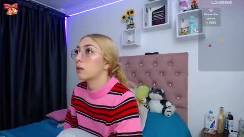 Snapshot of bonny_clyde_xx_ chatting on October 25, 5:26 am Soffy Brooks Independent model online show from October 25, 5:26 am