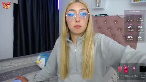 Snapshot of bonny_clyde_xx_ chatting on December 15, 3:33 am Soffy Brooks Independent model online show from December 15, 3:33 am