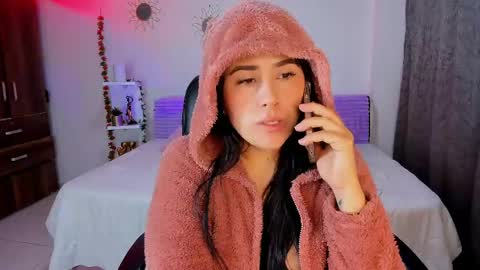 Snapshot of bonny_greylm chatting on June 7, 7:34 am sofia online show from June 7, 7:34 am