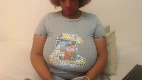 Snapshot of boobyqueen24 chatting on February 18, 9:09 pm boobyqueen online show from February 18, 9:09 pm