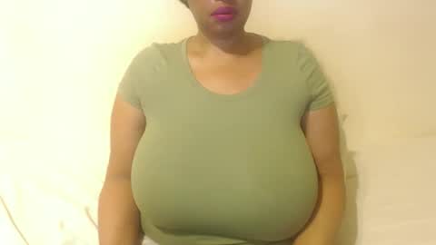 Snapshot of boobyqueen24 chatting on September 10, 1:38 am boobyqueen online show from September 10, 1:38 am