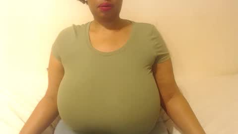 Snapshot of boobyqueen24 chatting on September 12, 3:06 am boobyqueen online show from September 12, 3:06 am