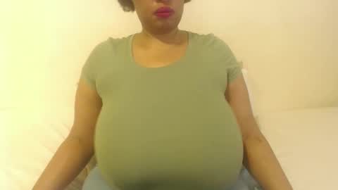 Snapshot of boobyqueen24 chatting on September 21, 5:20 am boobyqueen online show from September 21, 5:20 am