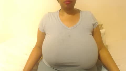 Snapshot of boobyqueen24 chatting on September 26, 3:54 am boobyqueen online show from September 26, 3:54 am
