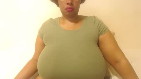 Snapshot of boobyqueen24 chatting on October 6, 6:27 pm boobyqueen online show from October 6, 6:27 pm