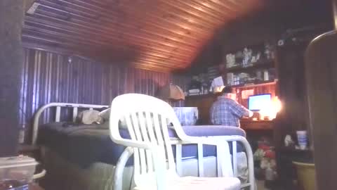 Booshwa online show from April 22, 7:55 am