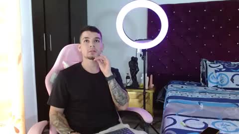 booyhott_ online show from November 5, 6:52 pm