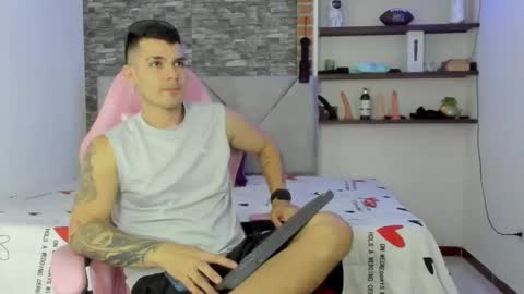 booyhott_ online show from January 11, 7:08 pm