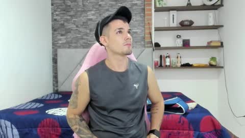 booyhott_ online show from February 18, 7:43 pm