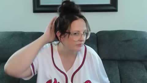 boredbustyhousewife online show from May 19, 3:29 pm