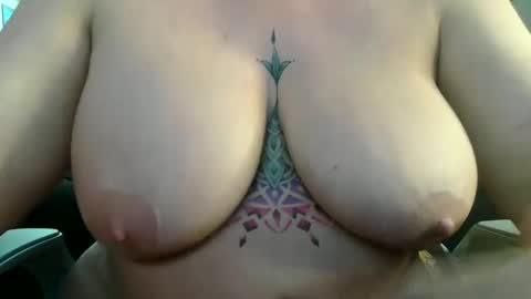 Snapshot of boredcountrygirl chatting on May 18, 4:07 am BoredCountryGirl online show from May 18, 4:07 am