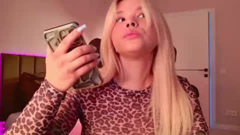 Hallie online show from July 29, 3:04 am