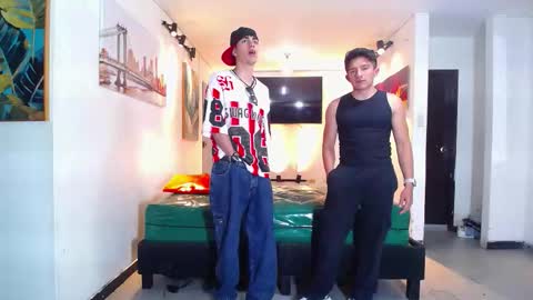 THOMAS AND DAMIAND online show from January 6, 7:17 pm