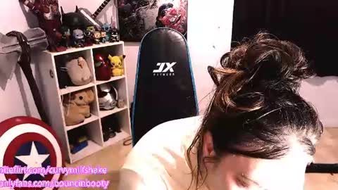 Snapshot of bouncinbooty chatting on June 19, 4:39 am Pumpkin Butt online show from June 19, 4:39 am