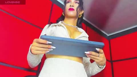 bouncing_bunnyxxx69 online show from December 23, 4:43 am