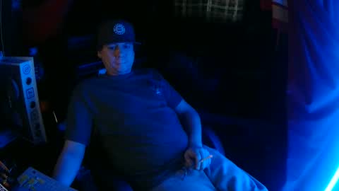 Bowerboi1217 online show from December 3, 6:06 pm