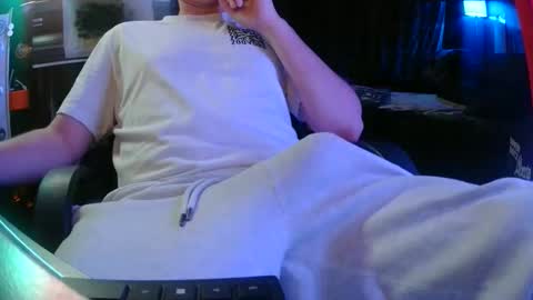 Bowerboi1217 online show from December 22, 2:08 am