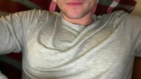 Snapshot of boy4dads323 chatting on December 15, 11:42 pm boy4dads online show from December 15, 11:42 pm