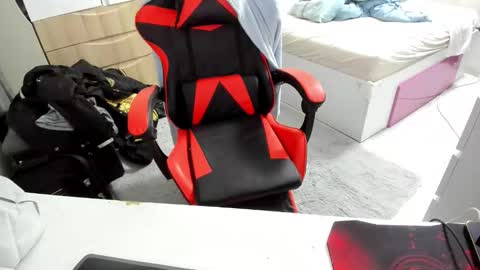 Snapshot of boy_boy22 chatting on December 14, 11:53 pm boy_boy22 online show from December 14, 11:53 pm