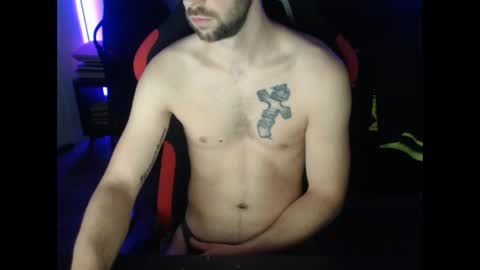 boy_t0y89 online show from December 4, 6:44 am