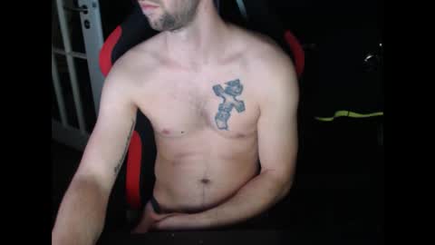 boy_t0y89 online show from December 10, 6:49 pm