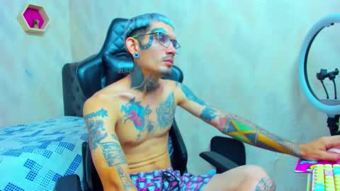 boy_tatto77 online show from February 3, 5:07 pm