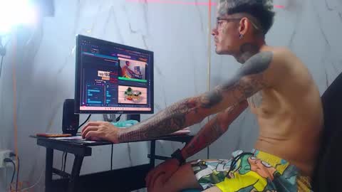 boy_tatto77 online show from March 13, 7:09 pm