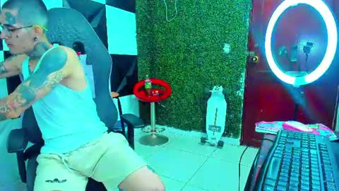 boy_tatto77 online show from June 21, 1:08 am