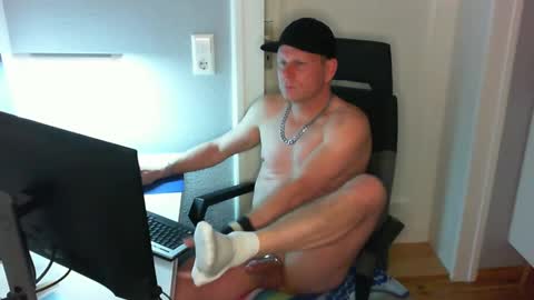 Snapshot of boycatcher chatting on March 7, 9:17 pm Julian online show from March 7, 9:17 pm