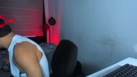 Snapshot of boylatin_777 chatting on December 21, 6:30 am miguel online show from December 21, 6:30 am