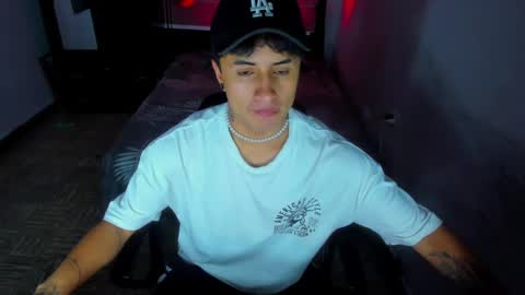 Snapshot of boylatin_777 chatting on January 9, 2:33 am miguel online show from January 9, 2:33 am