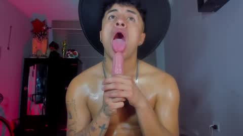 Snapshot of boylatin_777 chatting on January 21, 9:24 am miguel online show from January 21, 9:24 am