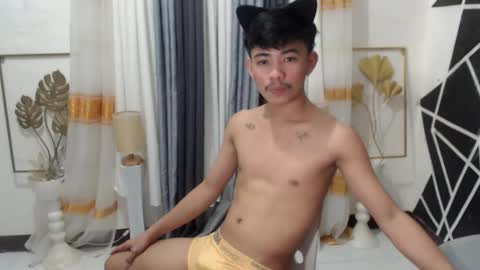 Snapshot of boynextdoor4ux chatting on December 3, 8:38 am HI IM JAMES DONT FORGET GIVE ME THUMBS UP AND JOIN TO MY FANCLUB online show from December 3, 8:38 am