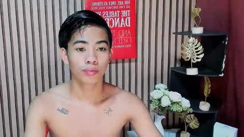 Snapshot of boynextdoor4ux chatting on September 9, 9:31 am HI IM JAMES DONT FORGET GIVE ME THUMBS UP AND JOIN TO MY FANCLUB online show from September 9, 9:31 am