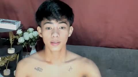 Snapshot of boynextdoor4ux chatting on September 20, 8:43 pm HI IM JAMES DONT FORGET GIVE ME THUMBS UP AND JOIN TO MY FANCLUB online show from September 20, 8:43 pm