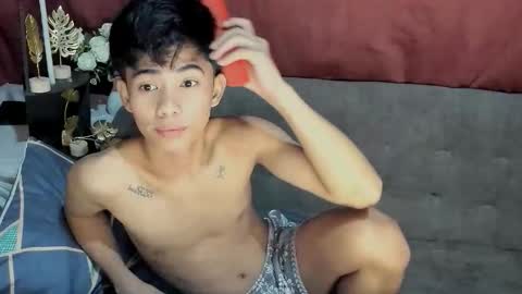 Snapshot of boynextdoor4ux chatting on September 22, 5:37 pm HI IM JAMES DONT FORGET GIVE ME THUMBS UP AND JOIN TO MY FANCLUB online show from September 22, 5:37 pm