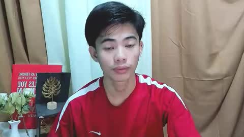 Snapshot of boynextdoor4ux chatting on October 27, 6:39 am HI IM JAMES DONT FORGET GIVE ME THUMBS UP AND JOIN TO MY FANCLUB online show from October 27, 6:39 am