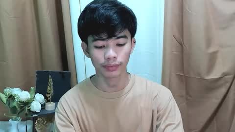 Snapshot of boynextdoor4ux chatting on November 2, 4:42 pm HI IM JAMES DONT FORGET GIVE ME THUMBS UP AND JOIN TO MY FANCLUB online show from November 2, 4:42 pm