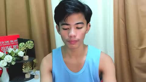 Snapshot of boynextdoor4ux chatting on November 6, 9:37 pm HI IM JAMES DONT FORGET GIVE ME THUMBS UP AND JOIN TO MY FANCLUB online show from November 6, 9:37 pm