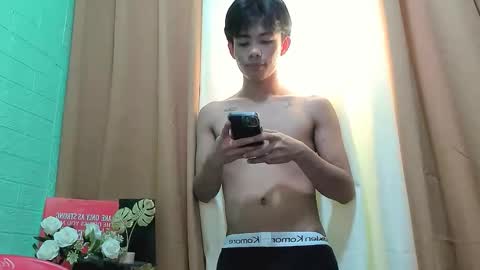 Snapshot of boynextdoor4ux chatting on November 21, 7:51 am HI IM JAMES DONT FORGET GIVE ME THUMBS UP AND JOIN TO MY FANCLUB online show from November 21, 7:51 am