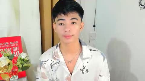 Snapshot of boynextdoor4ux chatting on December 1, 5:18 pm HI IM JAMES DONT FORGET GIVE ME THUMBS UP AND JOIN TO MY FANCLUB online show from December 1, 5:18 pm