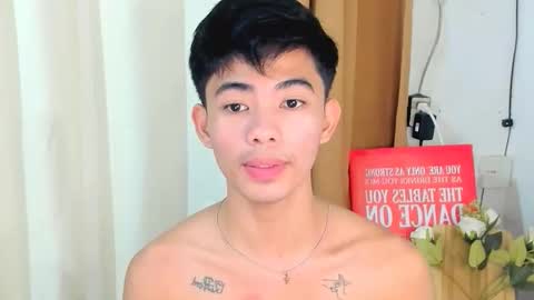 Snapshot of boynextdoor4ux chatting on December 5, 6:11 am HI IM JAMES DONT FORGET GIVE ME THUMBS UP AND JOIN TO MY FANCLUB online show from December 5, 6:11 am