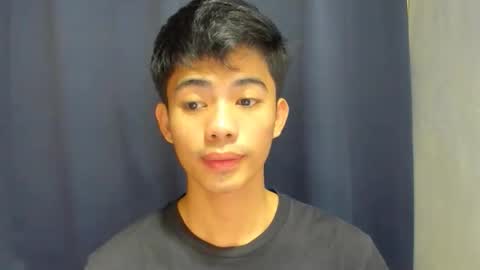 Snapshot of boynextdoor4ux chatting on December 14, 6:19 am HI IM JAMES DONT FORGET GIVE ME THUMBS UP AND JOIN TO MY FANCLUB online show from December 14, 6:19 am