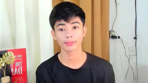 Snapshot of boynextdoor4ux chatting on December 18, 5:19 pm HI IM JAMES DONT FORGET GIVE ME THUMBS UP AND JOIN TO MY FANCLUB online show from December 18, 5:19 pm