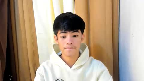 Snapshot of boynextdoor4ux chatting on February 2, 4:06 pm HI IM JAMES DONT FORGET GIVE ME THUMBS UP AND JOIN TO MY FANCLUB online show from February 2, 4:06 pm