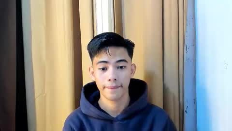 Snapshot of boynextdoor4ux chatting on February 15, 6:43 am HI IM JAMES DONT FORGET GIVE ME THUMBS UP AND JOIN TO MY FANCLUB online show from February 15, 6:43 am