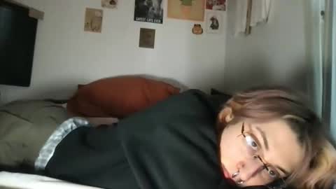 boywithbug online show from March 3, 11:03 pm