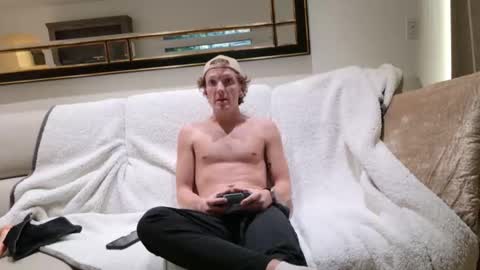 Snapshot of boyyhb chatting on November 12, 8:08 pm Boyyhb online show from November 12, 8:08 pm