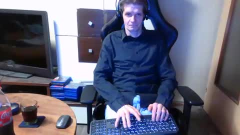 Snapshot of bponie1 chatting on December 4, 1:47 am bponie1 online show from December 4, 1:47 am