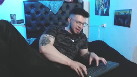 brad hot boy online show from November 25, 6:19 pm